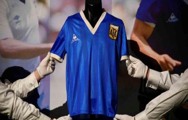 Kostum Tangan Tuhan Diego Maradona Laku Rp128 Miliar